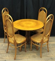 THONET Tisch mit 4 Stühlen JG2200