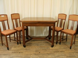 Tisch mit 4 Stühlen (Art Deco)